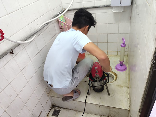 运城肥皂掉到马桶里把马桶堵住了怎么办？马桶堵住了怎么办